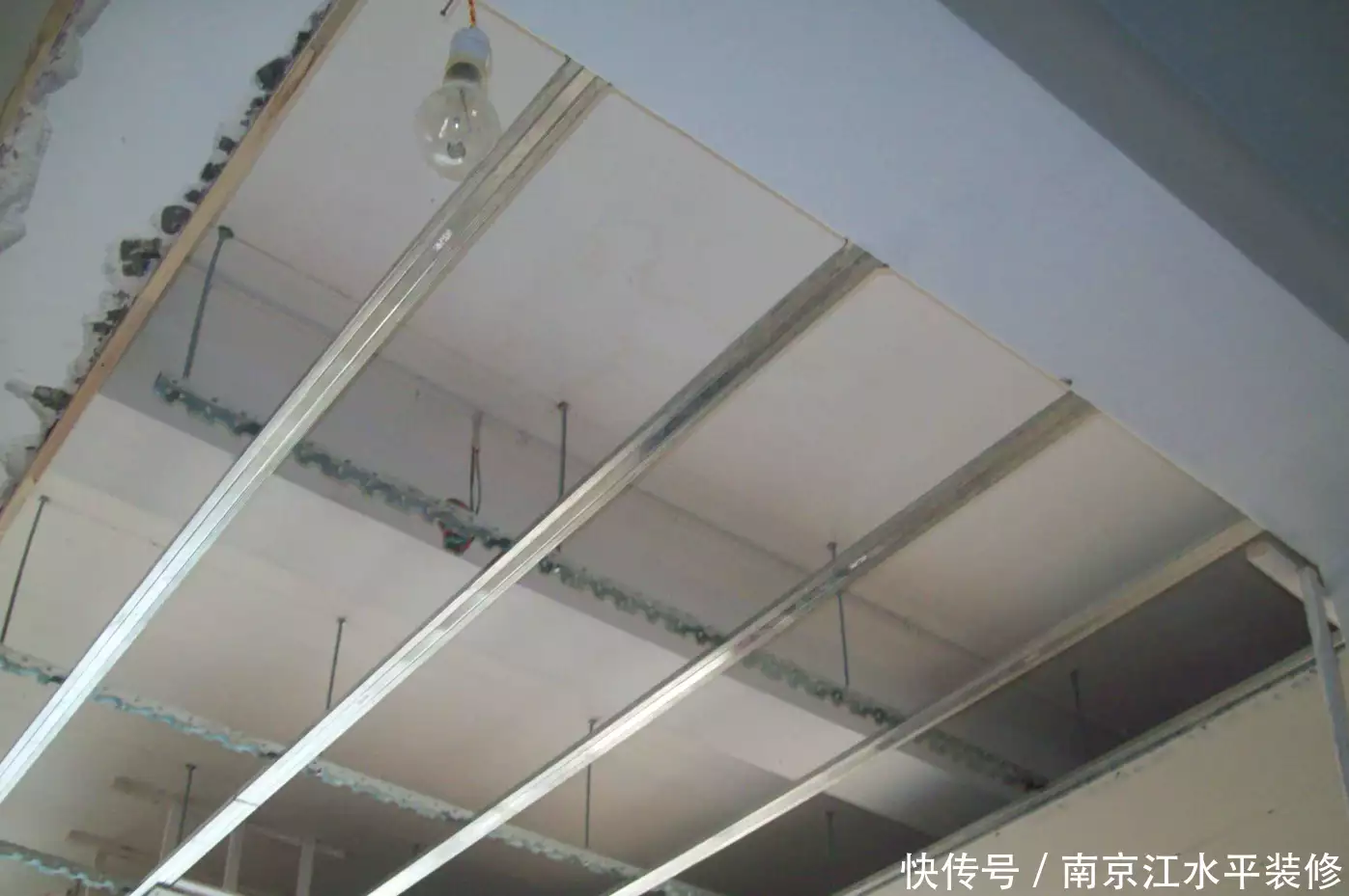 吊顶用轻钢龙骨好还是木方好？
